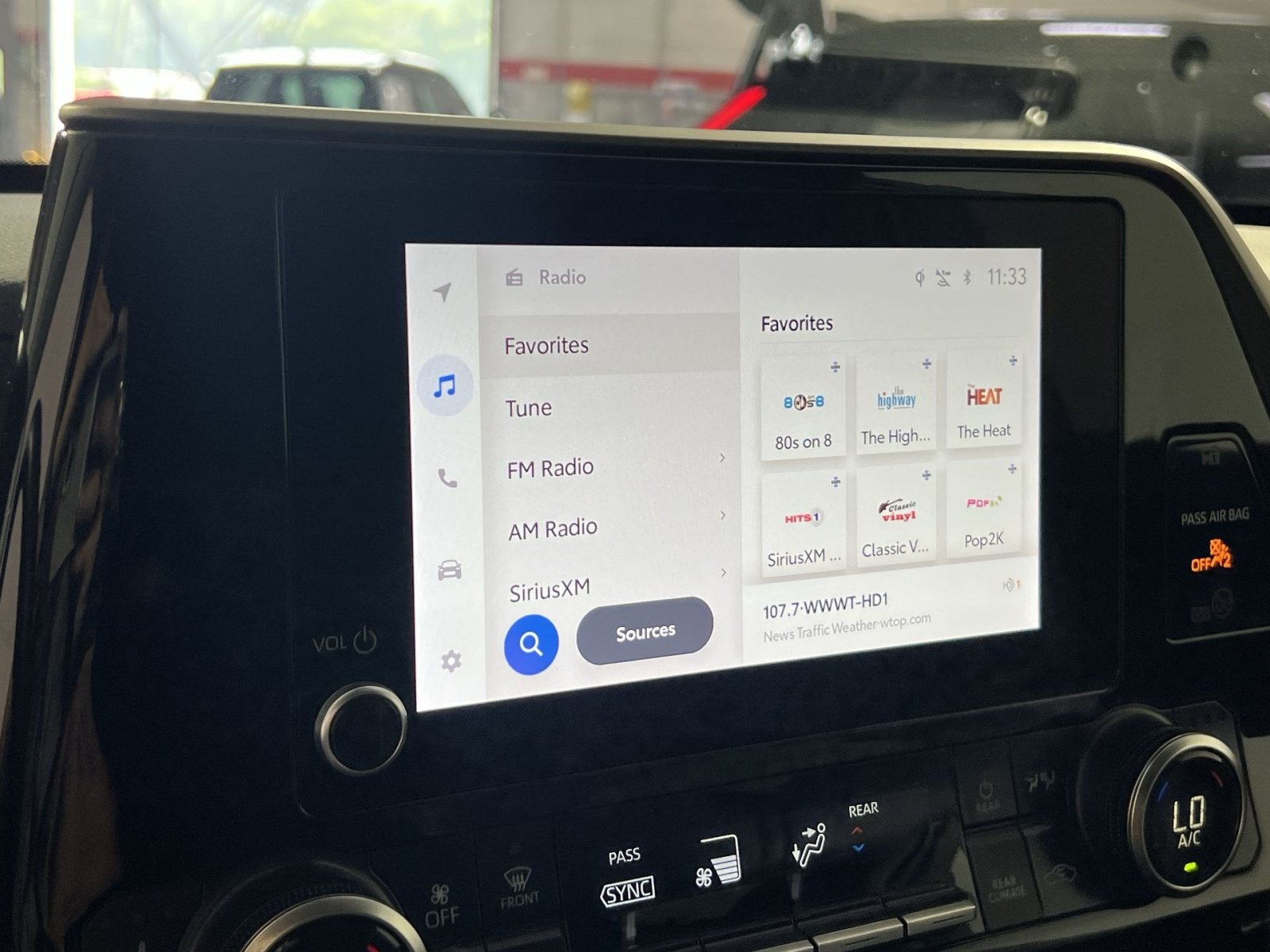 Used 2025 Toyota Highlander XLE AWD/4WD image 18