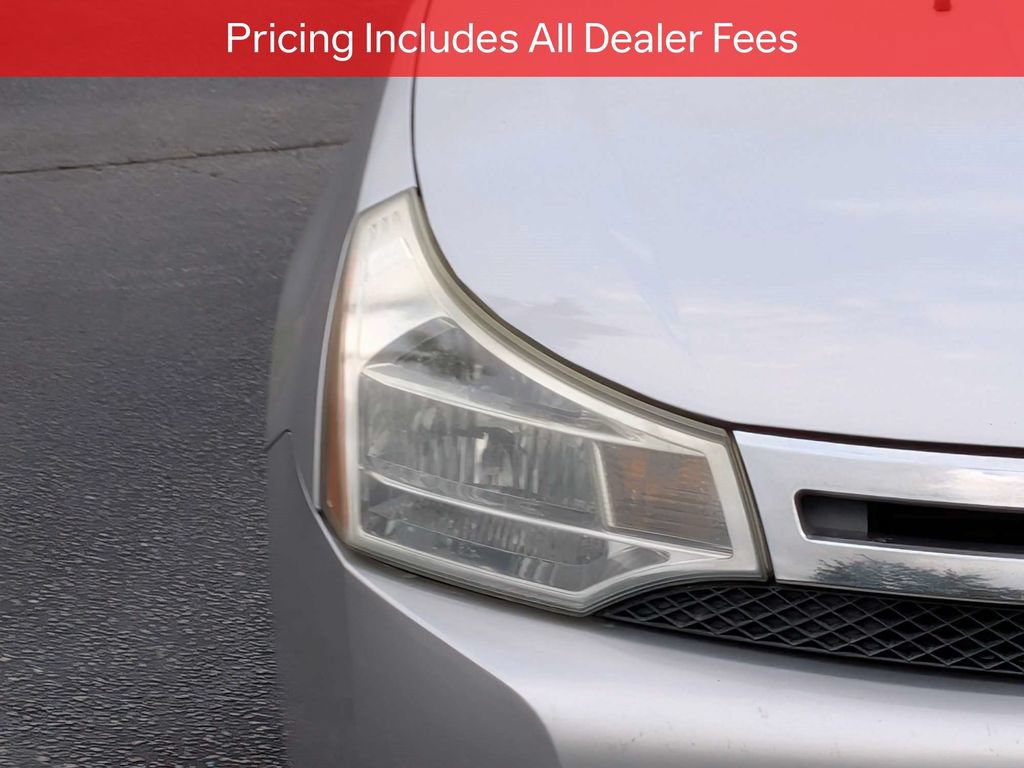 Used 2010 Ford Focus SE FWD image 10