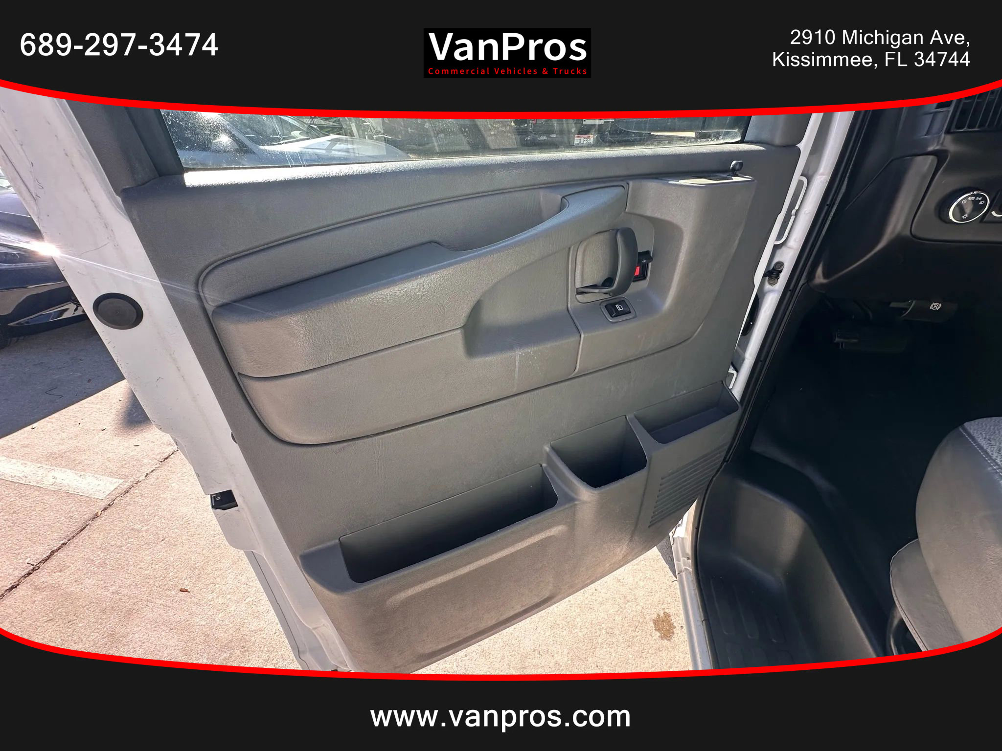 Used 2013 Chevrolet Express 2500 Van 3D image 8
