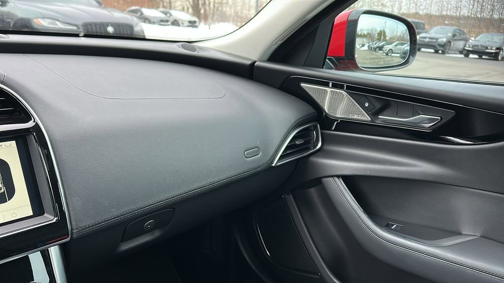 Used 2020 Jaguar XE S image 18