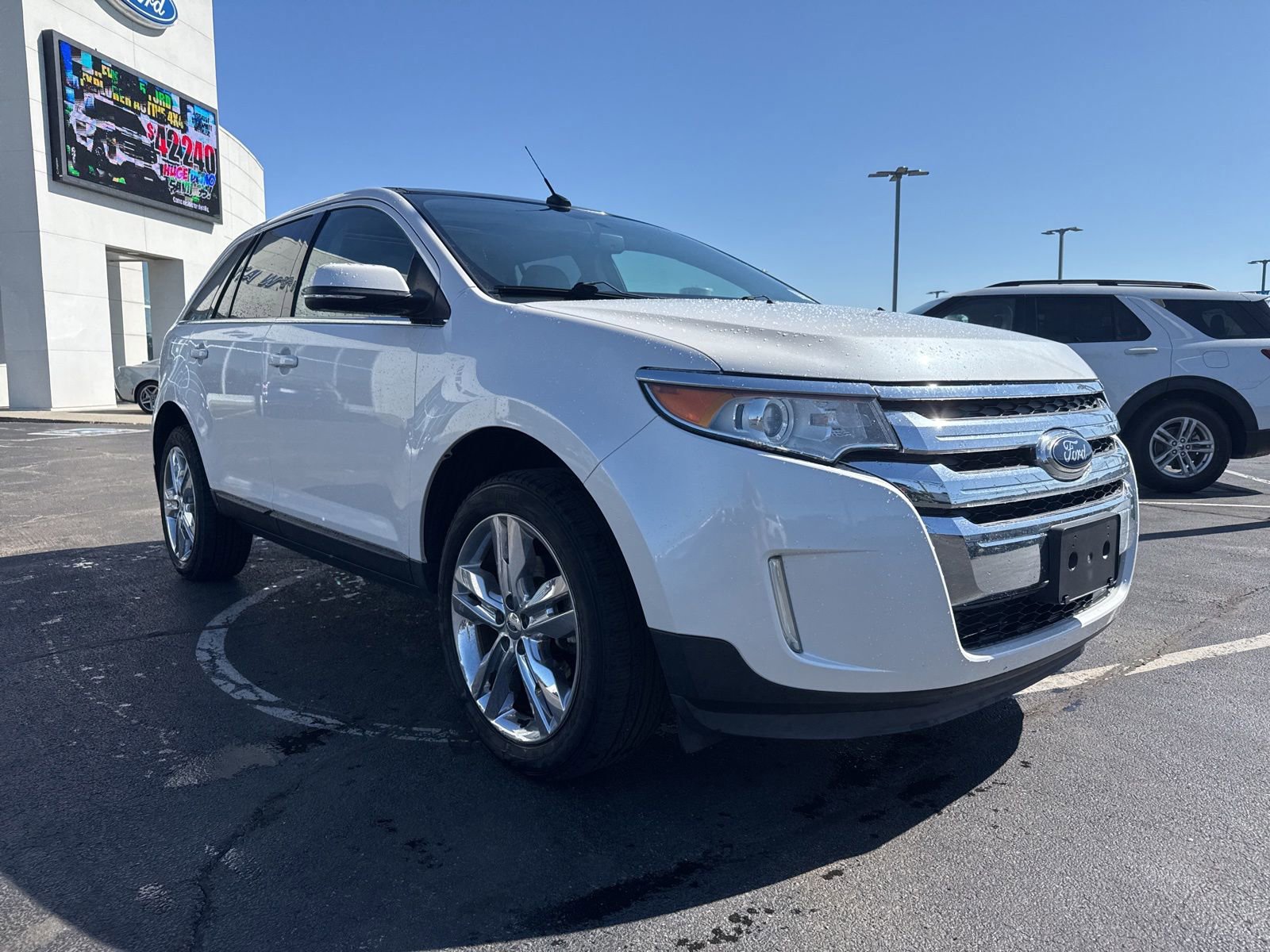 Used 2014 Ford Edge Limited w/ Equipment Group 302A FWD image 3