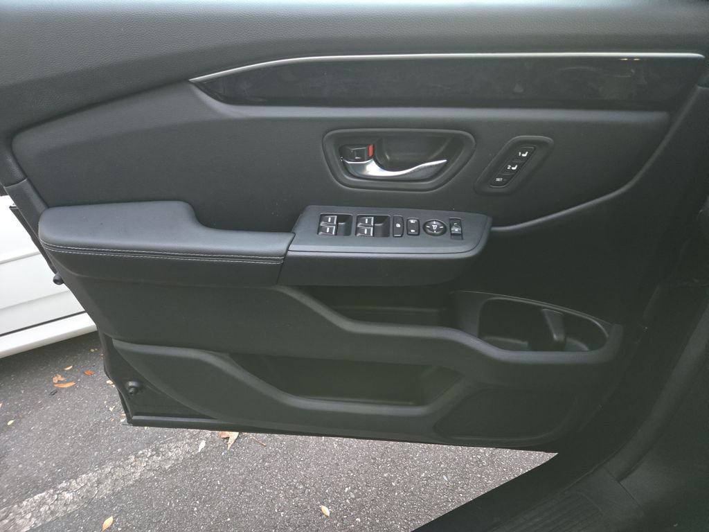 Used 2025 Honda Pilot EX-L image 12