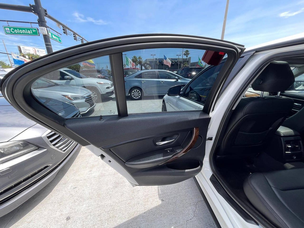 Used 2015 BMW 328i xDrive Sedan AWD/4WD image 11
