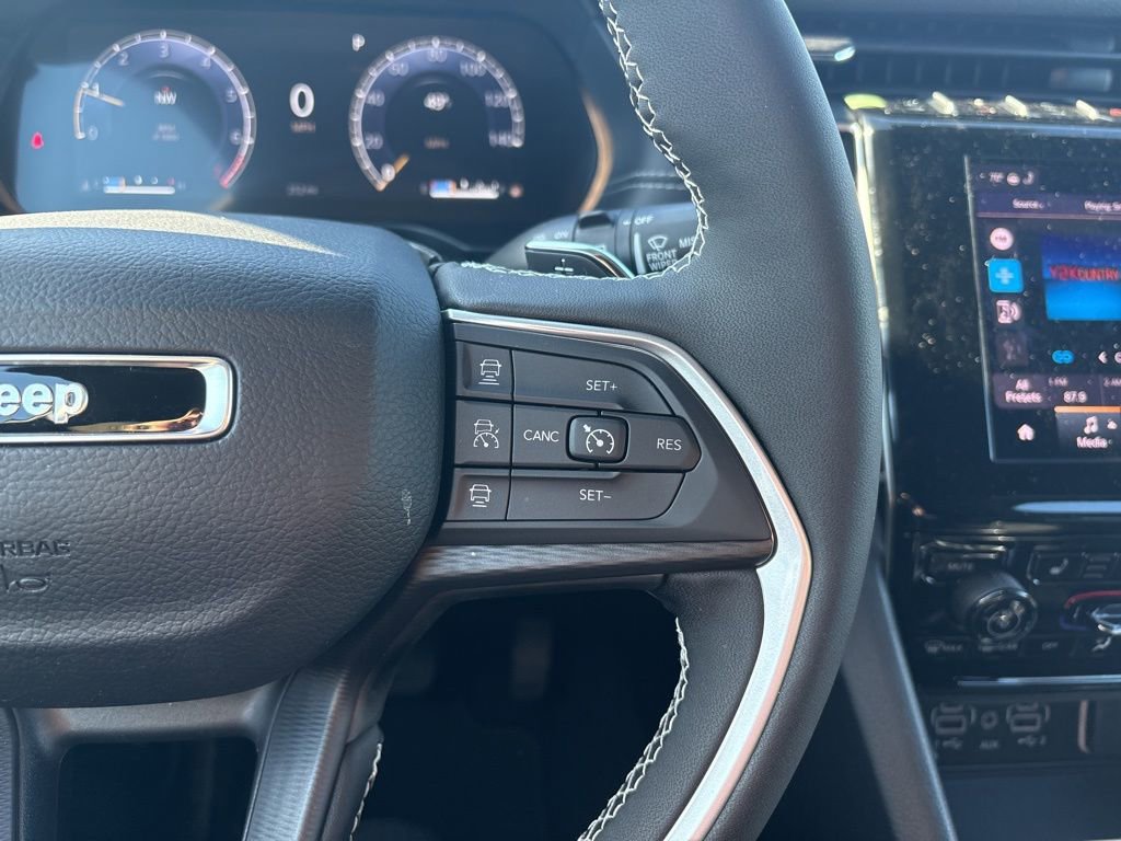 New 2025 Jeep Grand Cherokee L Laredo image 28