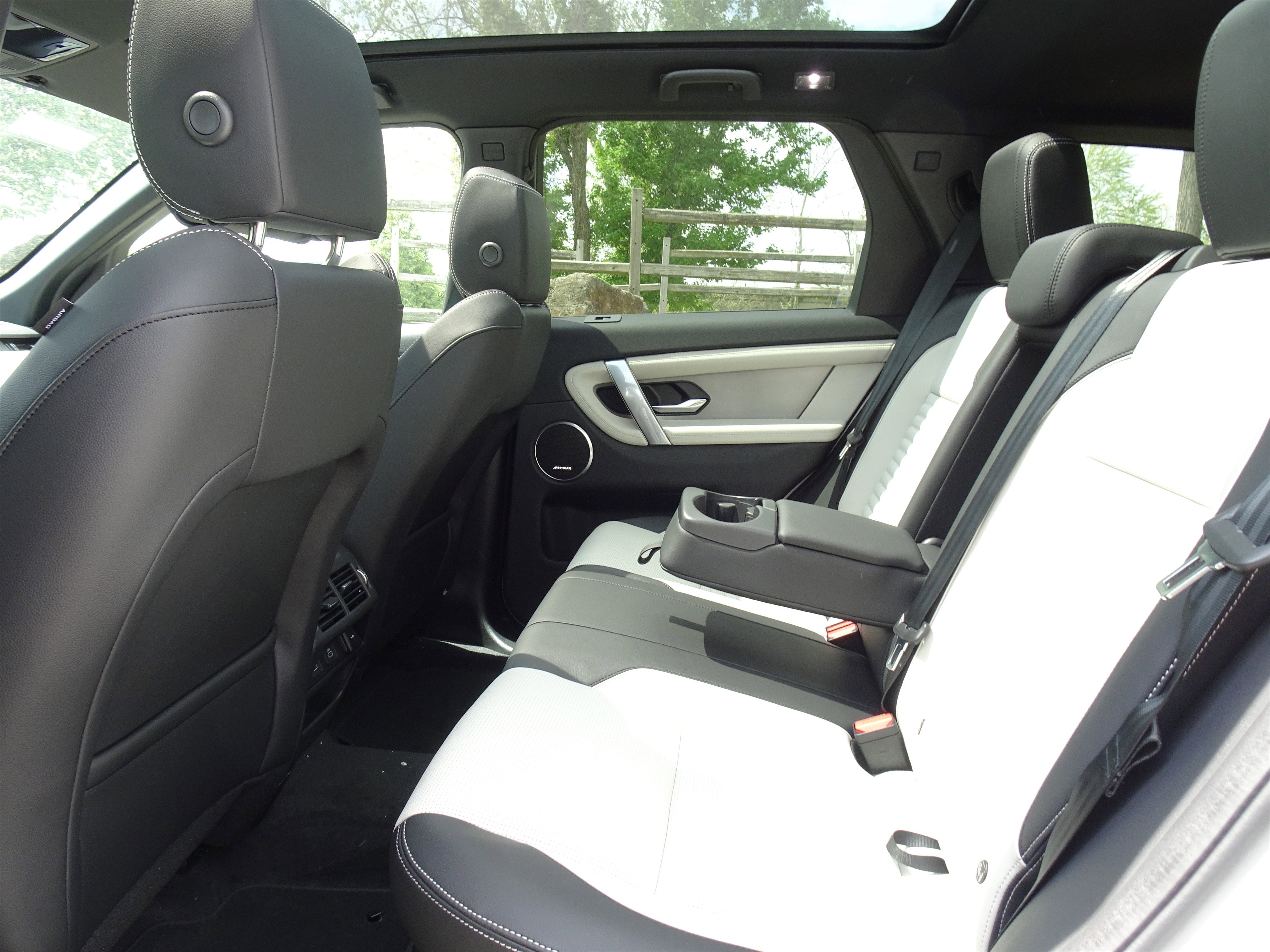 New 2026 Land Rover Discovery Sport Landmark image 21