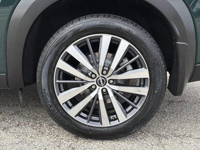 Certified 2022 Nissan Pathfinder Platinum w/ Cargo Package AWD/4WD image 11