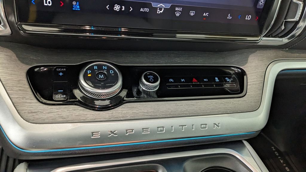 Certified 2025 Ford Expedition Platinum AWD/4WD image 31