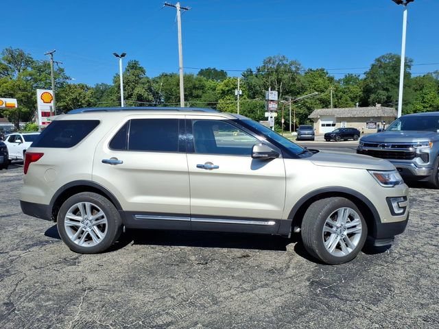 Used 2017 Ford Explorer Limited w/ Equipment Group 301A FWD image 4