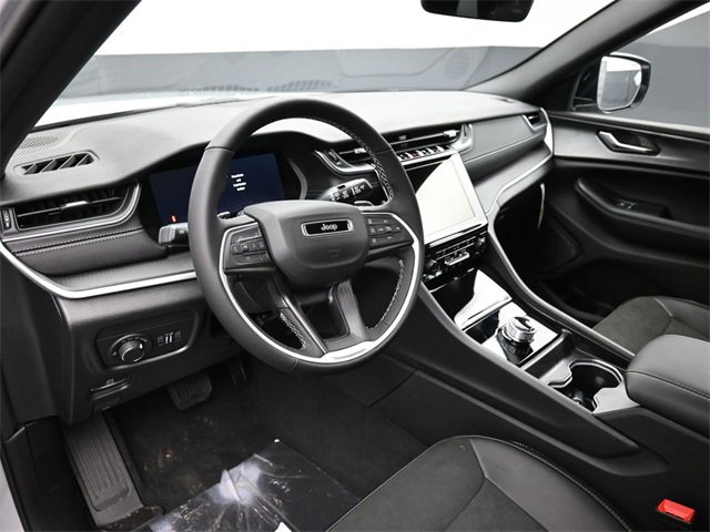 New 2025 Jeep Grand Cherokee Altitude image 11