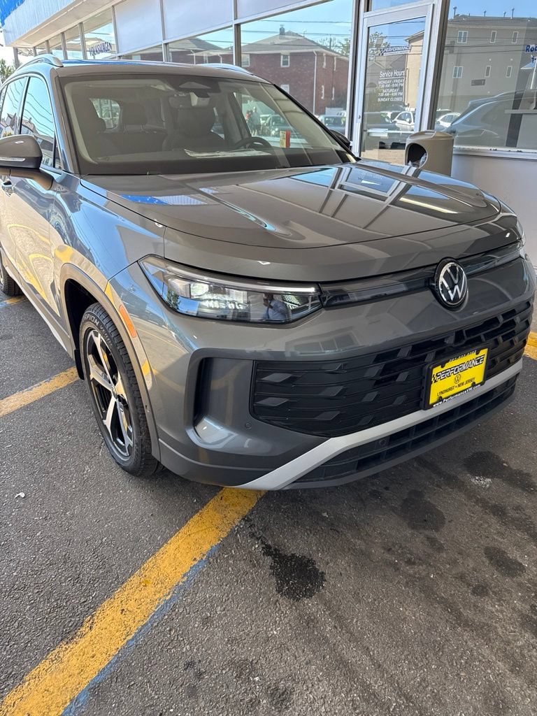 New 2026 Volkswagen Tiguan SE AWD/4WD image 3