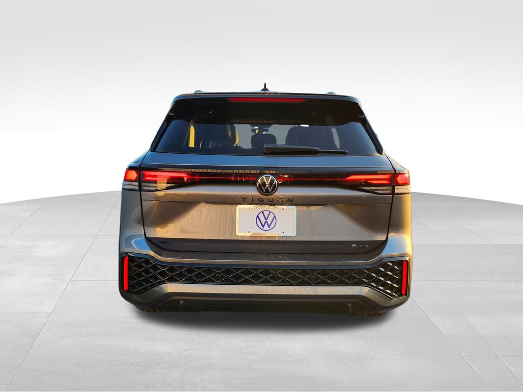 New 2026 Volkswagen Tiguan SE R-Line image 5
