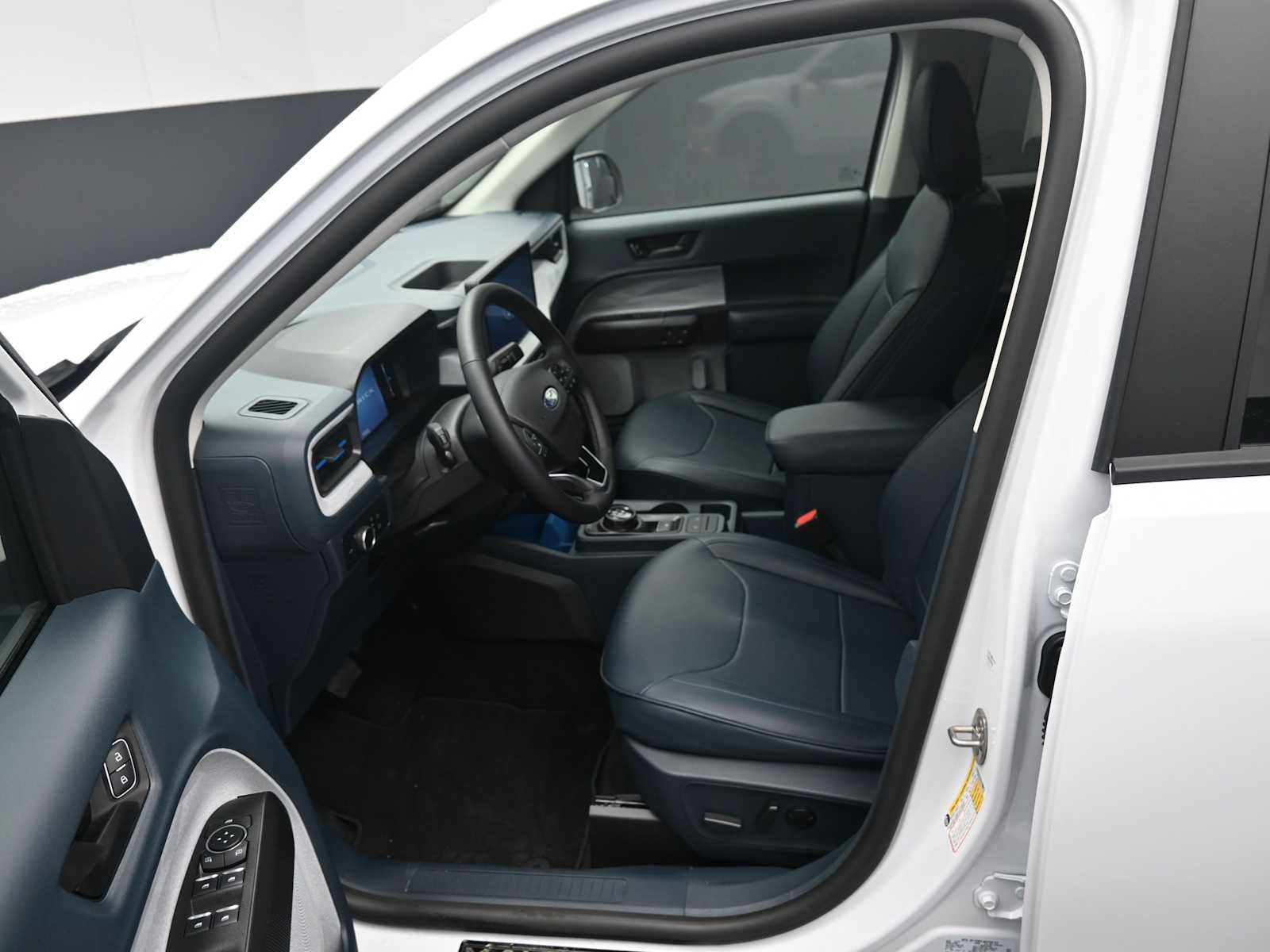 Used 2025 Ford Maverick XLT w/ XLT Luxury Package image 14