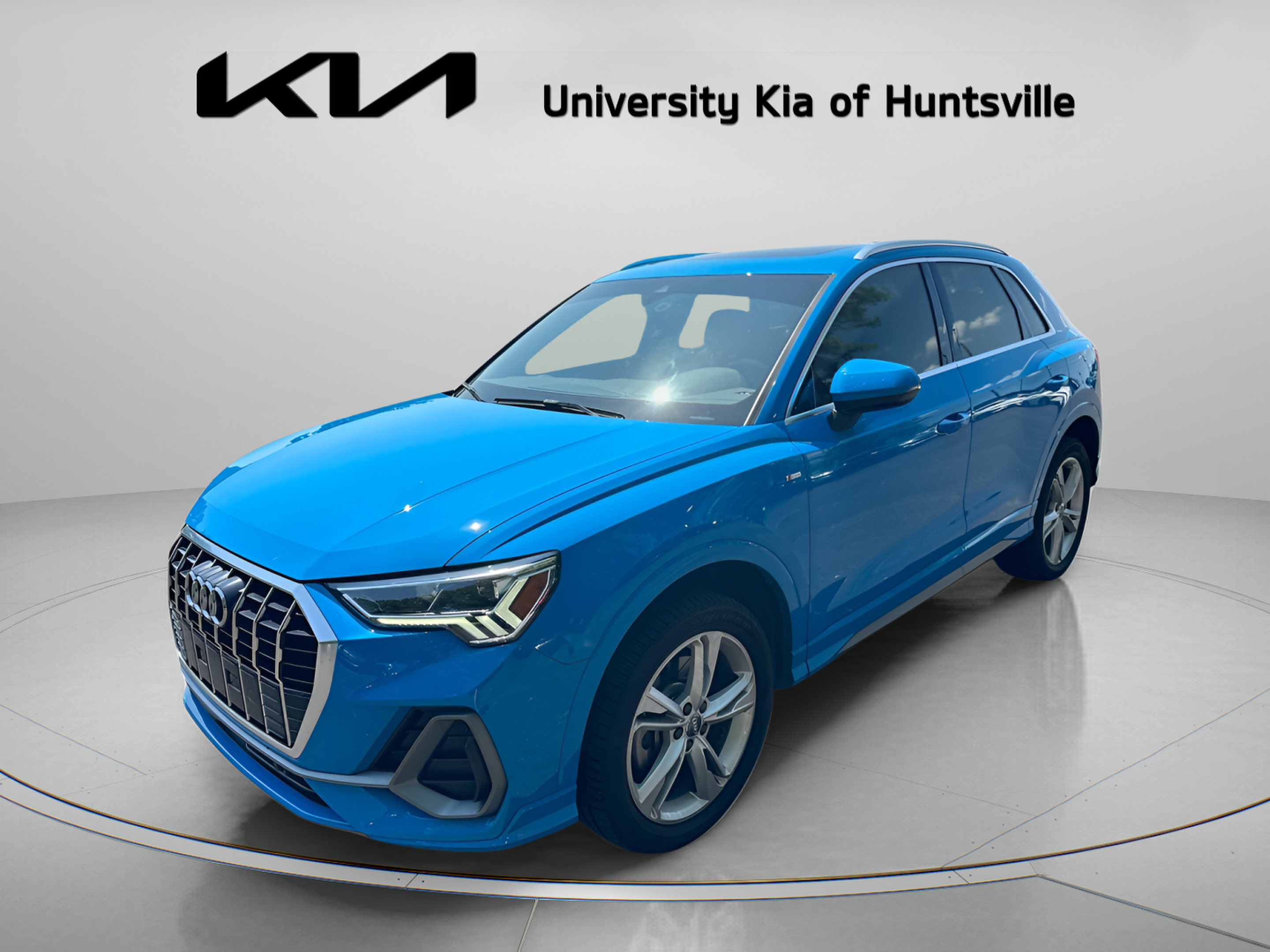 Used 2020 Audi Q3 2.0T Premium Plus w/ Premium Plus Package AWD/4WD image 4