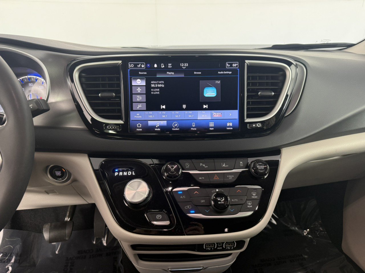 Used 2024 Chrysler Pacifica Touring-L FWD image 19