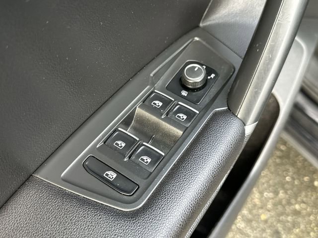 Used 2020 Volkswagen Tiguan SE w/ Panoramic Sunroof Package image 15