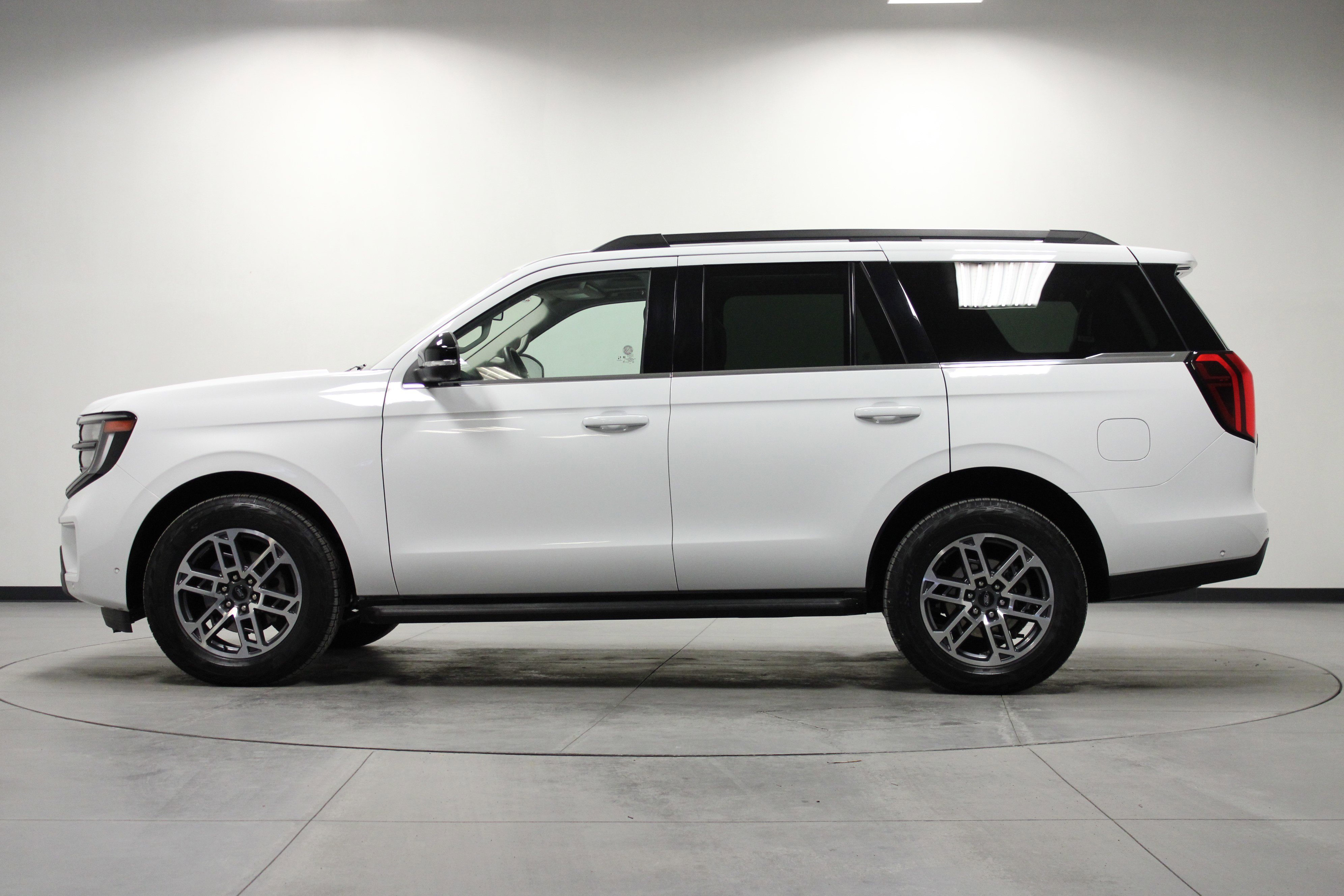 Used 2025 Ford Expedition Active image 7