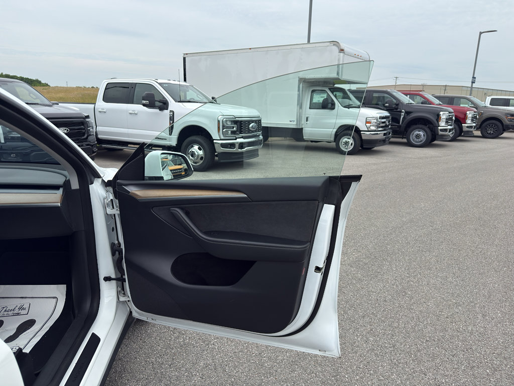 Used 2023 Tesla Model Y Long Range AWD/4WD image 18