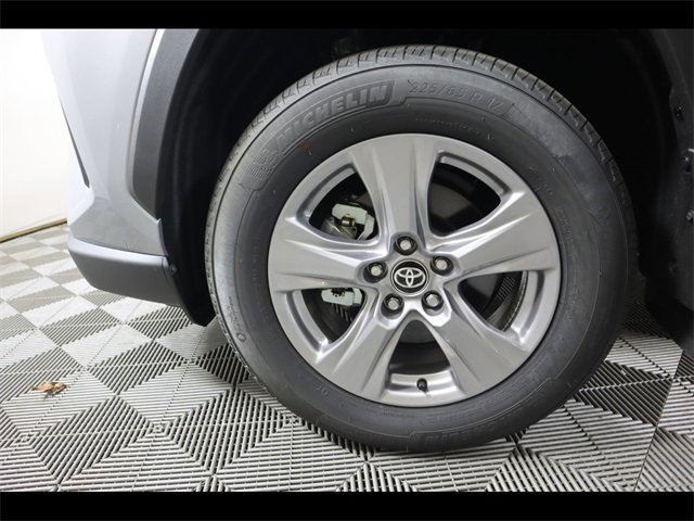 Used 2025 Toyota RAV4 XLE w/ Convenience Package image 33