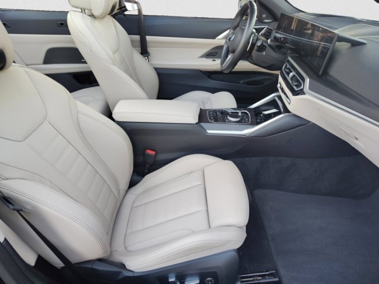 Used 2024 BMW M440i Convertible w/ Premium Package image 21