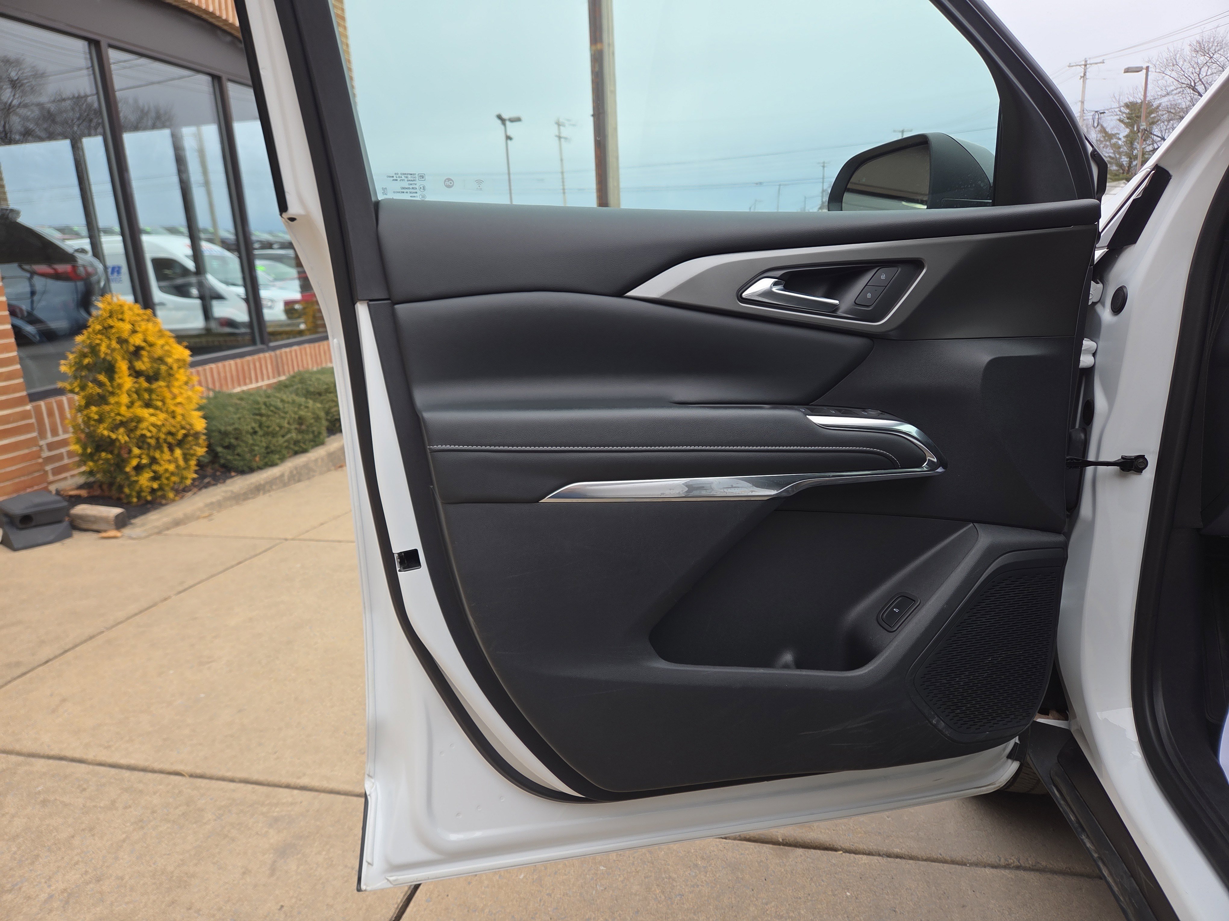 Used 2024 Chevrolet Traverse LT image 16