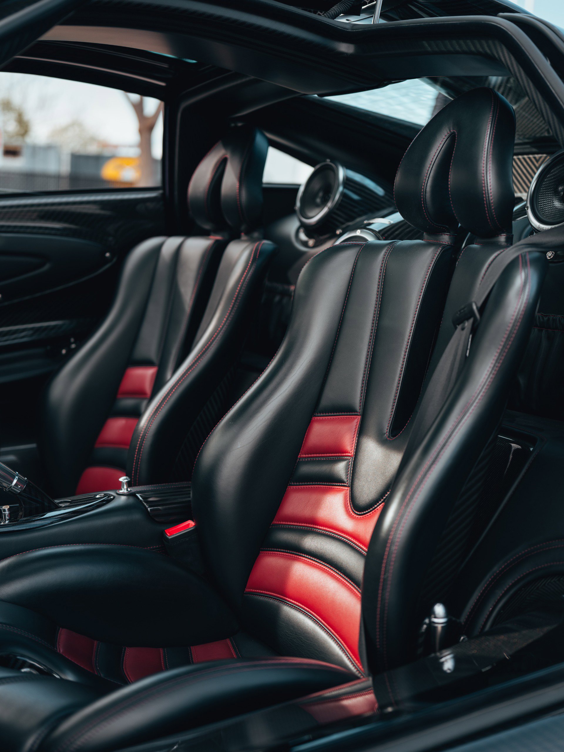 Used 2014 Pagani Huayra RWD image 13