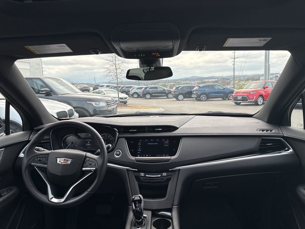 Used 2025 Cadillac XT6 Luxury image 32