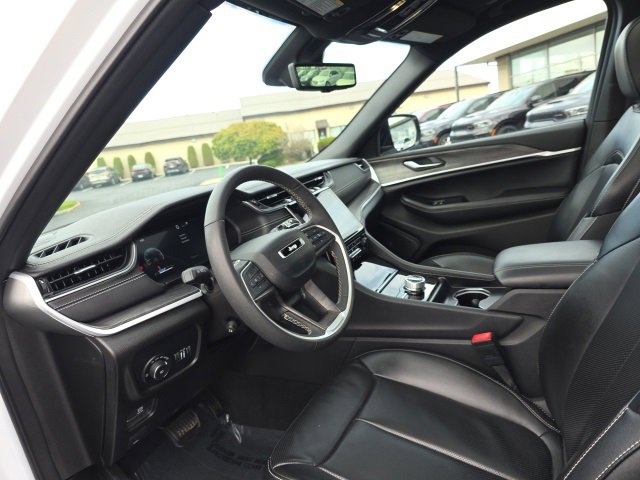 Used 2024 Jeep Grand Cherokee L Limited w/ Luxury Tech Group II image 16