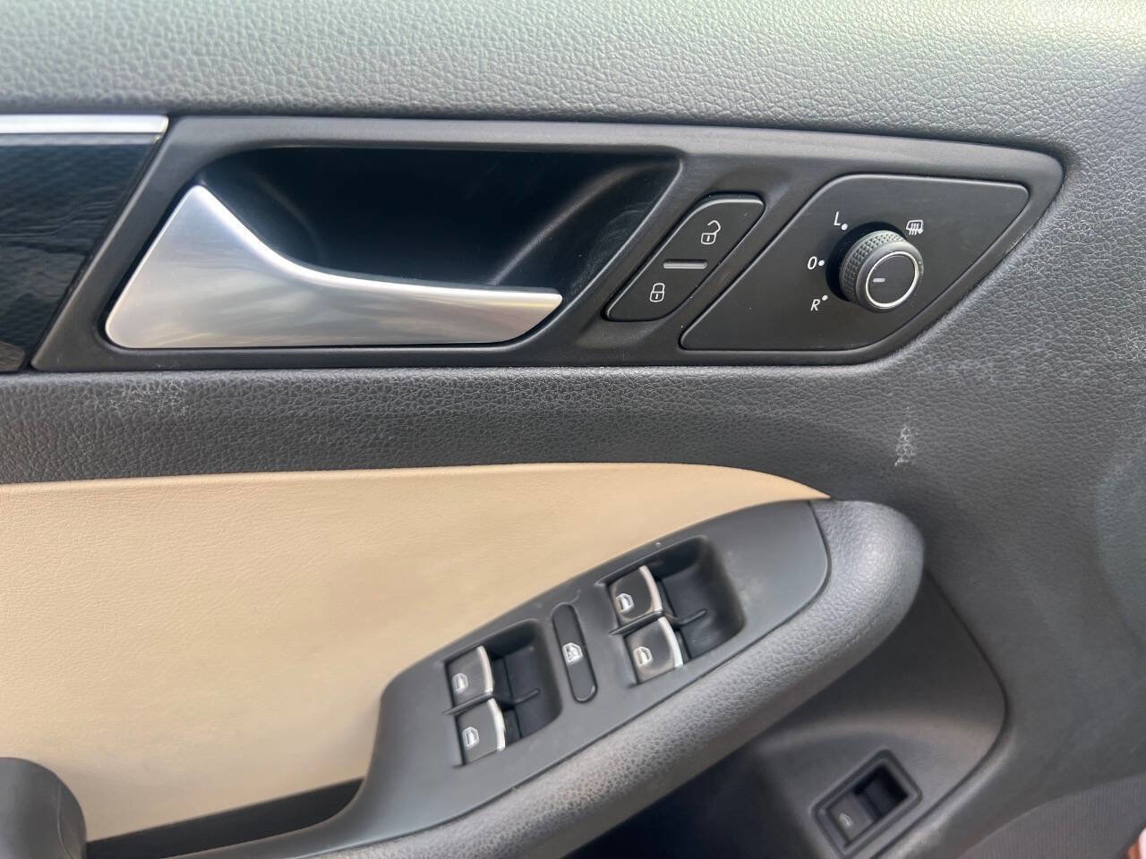 Used 2017 Volkswagen Jetta SEL image 14