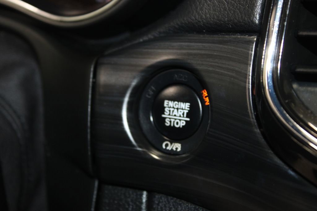 Used 2022 Jeep Grand Cherokee Laredo X image 38