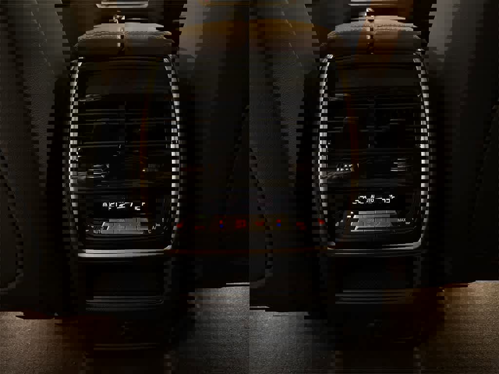 Used 2022 BMW X5 xDrive45e w/ M Sport Package image 31