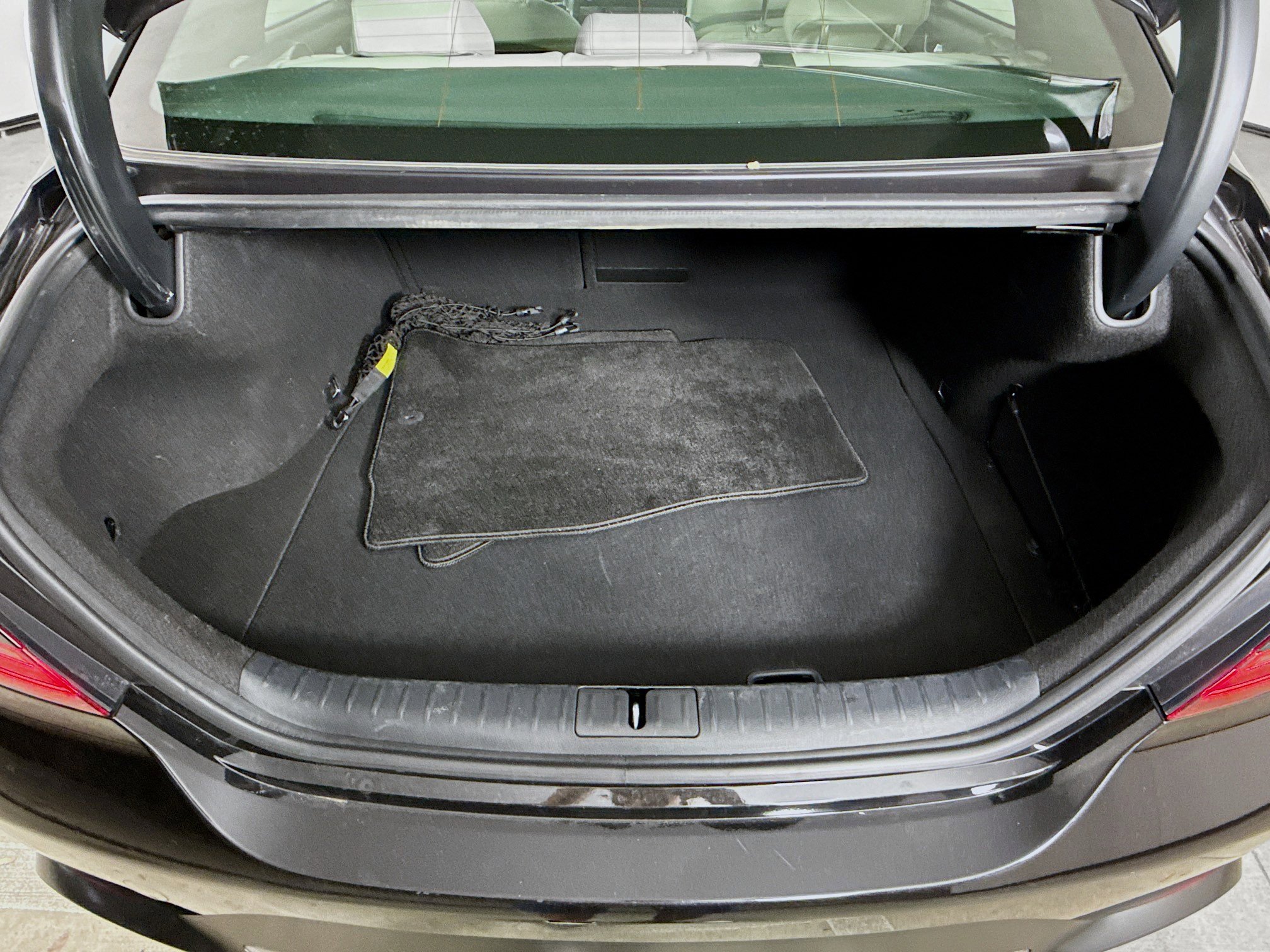 Used 2025 Genesis G70 2.5T RWD image 33