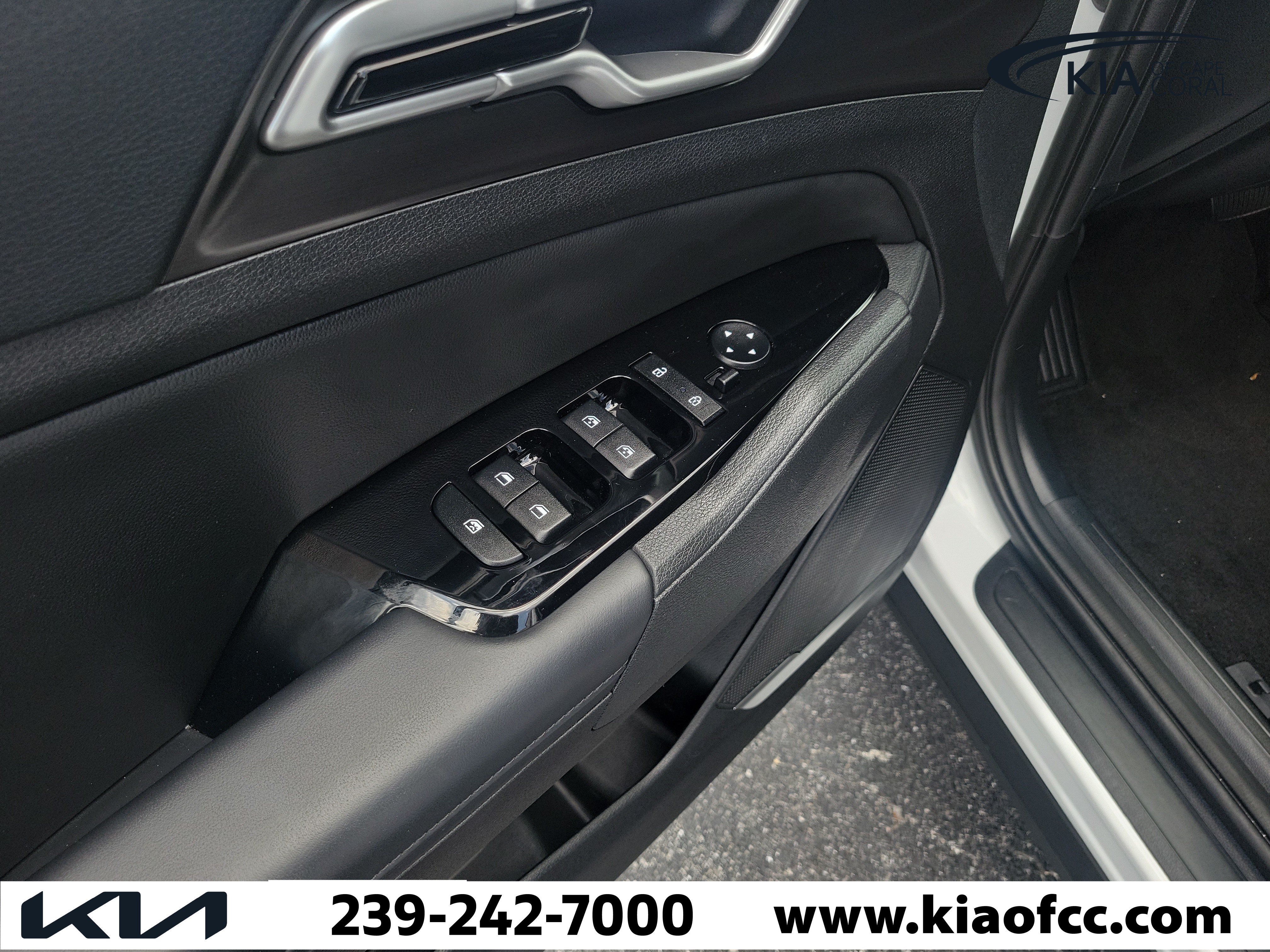 Certified 2025 Kia Sportage EX FWD image 25