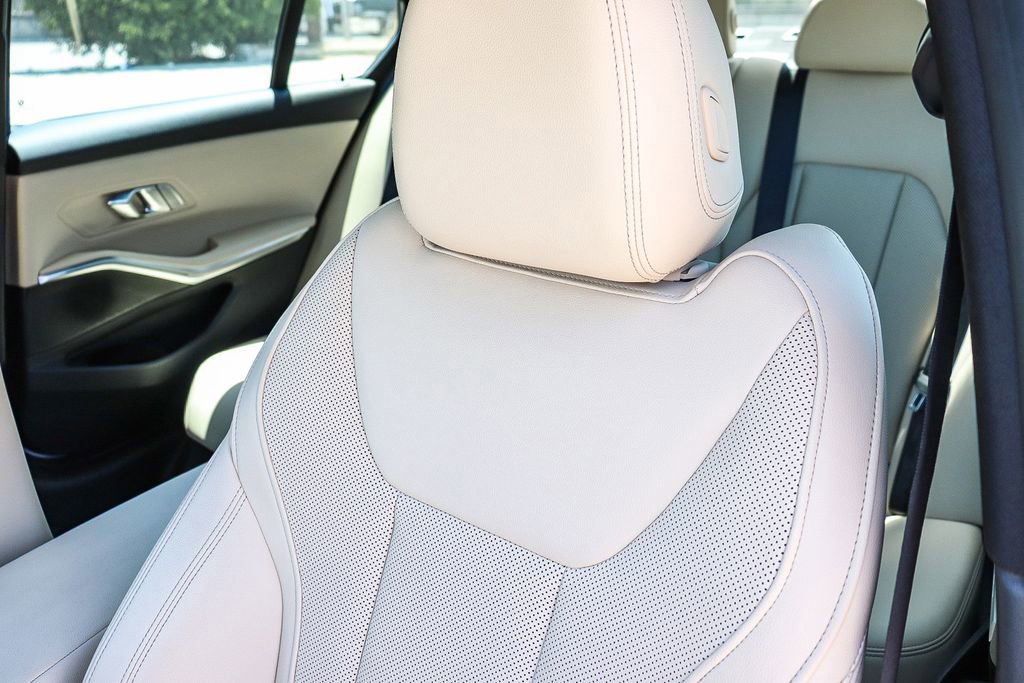 Used 2023 BMW 330i Sedan w/ Convenience Package RWD image 29
