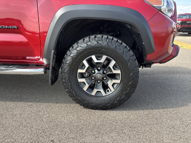 Used 2022 Toyota Tacoma TRD Off-Road AWD/4WD image 15