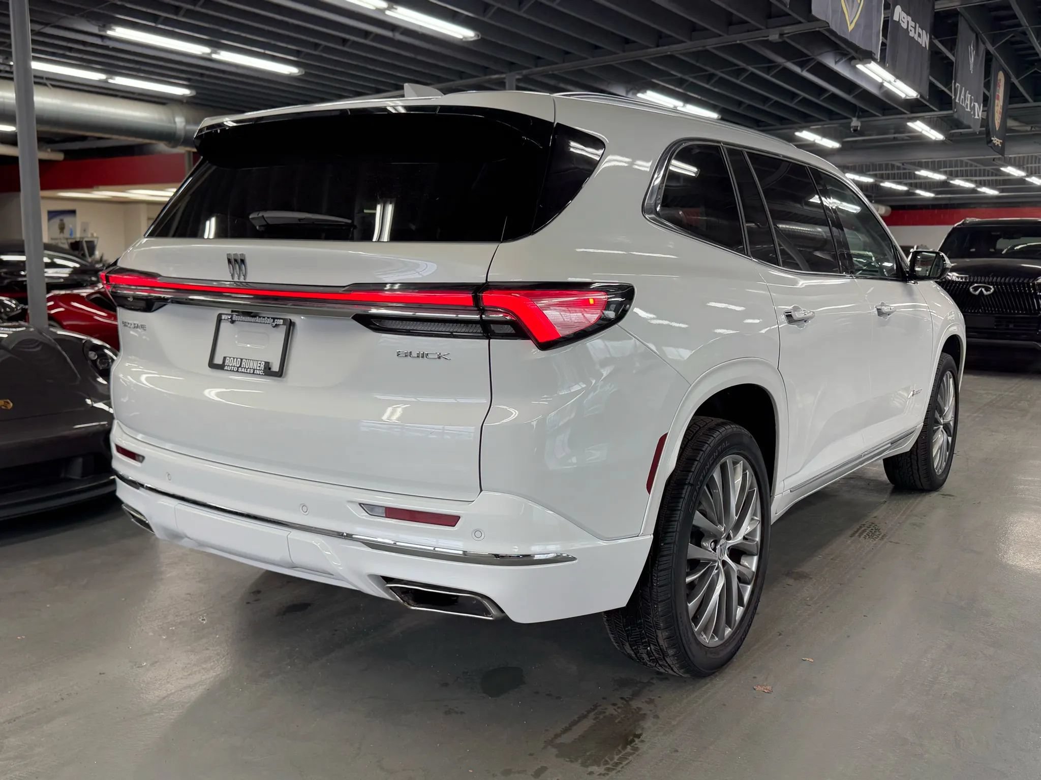 Used 2025 Buick Enclave Avenir w/ LPO, Floor Liner Package FWD image 5