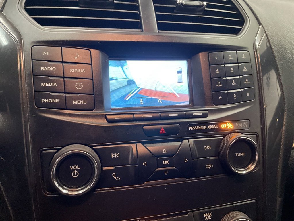 Used 2019 Ford Explorer XLT image 23