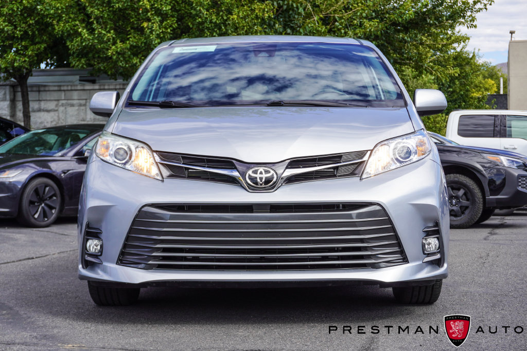Used 2020 Toyota Sienna XLE w/ XLE Navigation Package FWD image 15