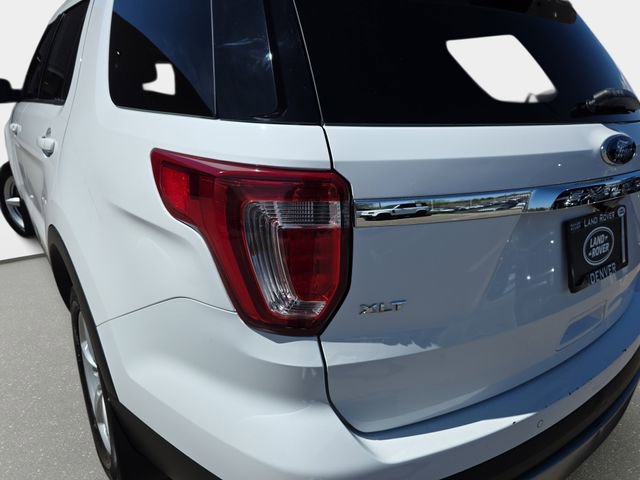 Used 2017 Ford Explorer XLT AWD/4WD image 38