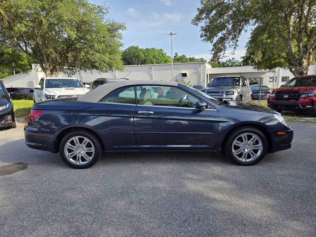 Used 2008 Chrysler Sebring Limited w/ Luxury Group FWD image 2