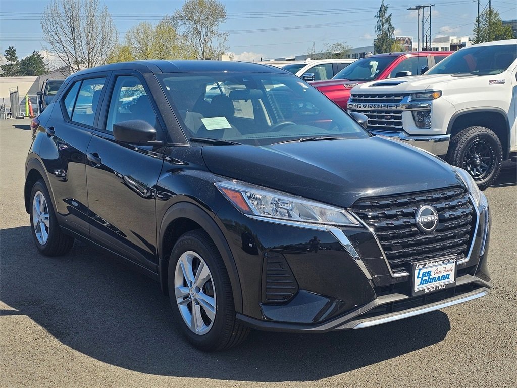 New 2025 Nissan Kicks Play S image 3