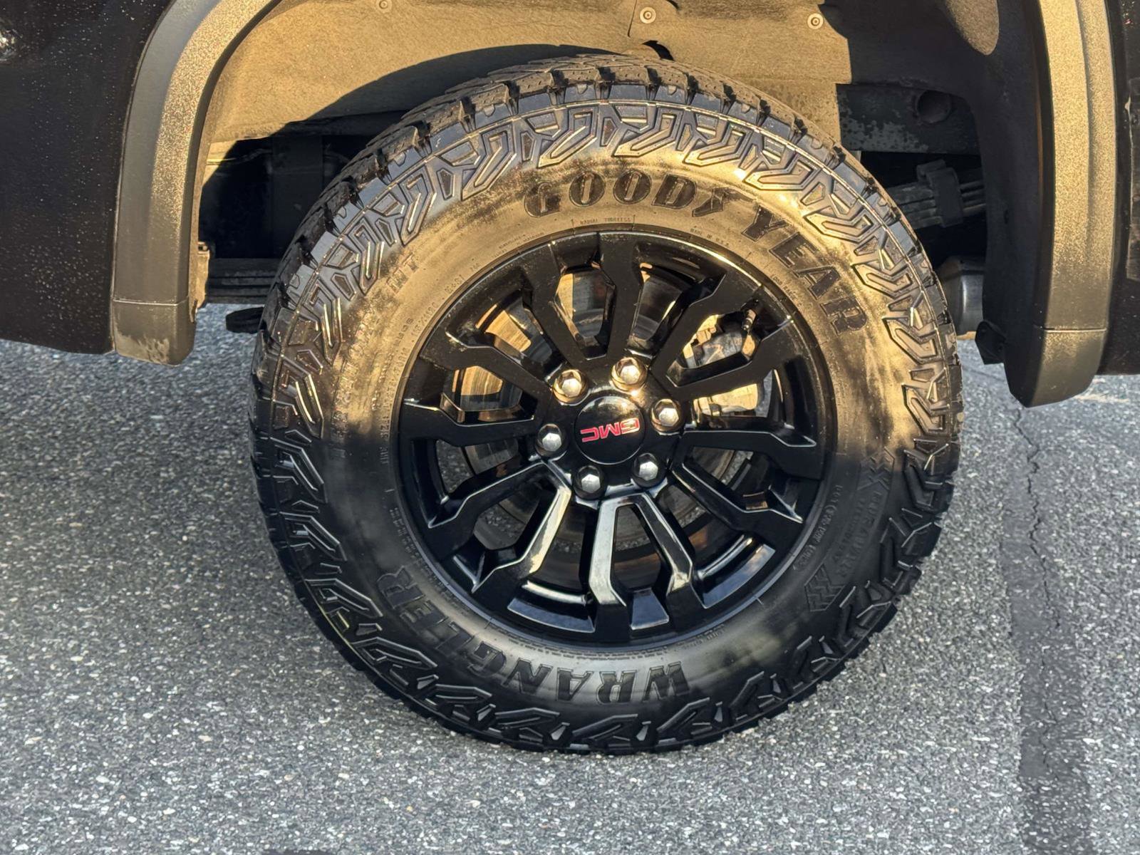 Used 2023 GMC Sierra 1500 AT4X image 8