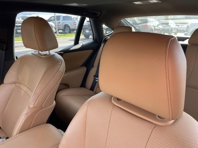 Used 2021 Lexus LS 500 w/ Accessory Package (Z2) image 32