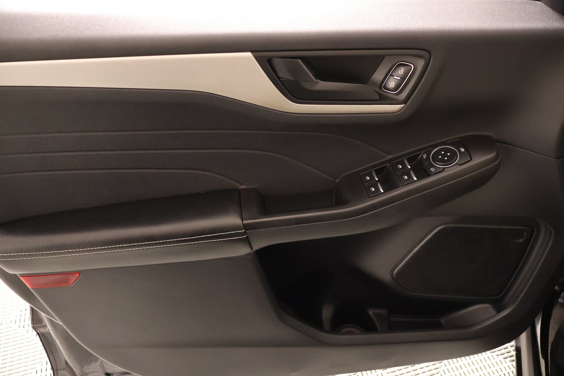Used 2022 Ford Escape SE FWD image 14