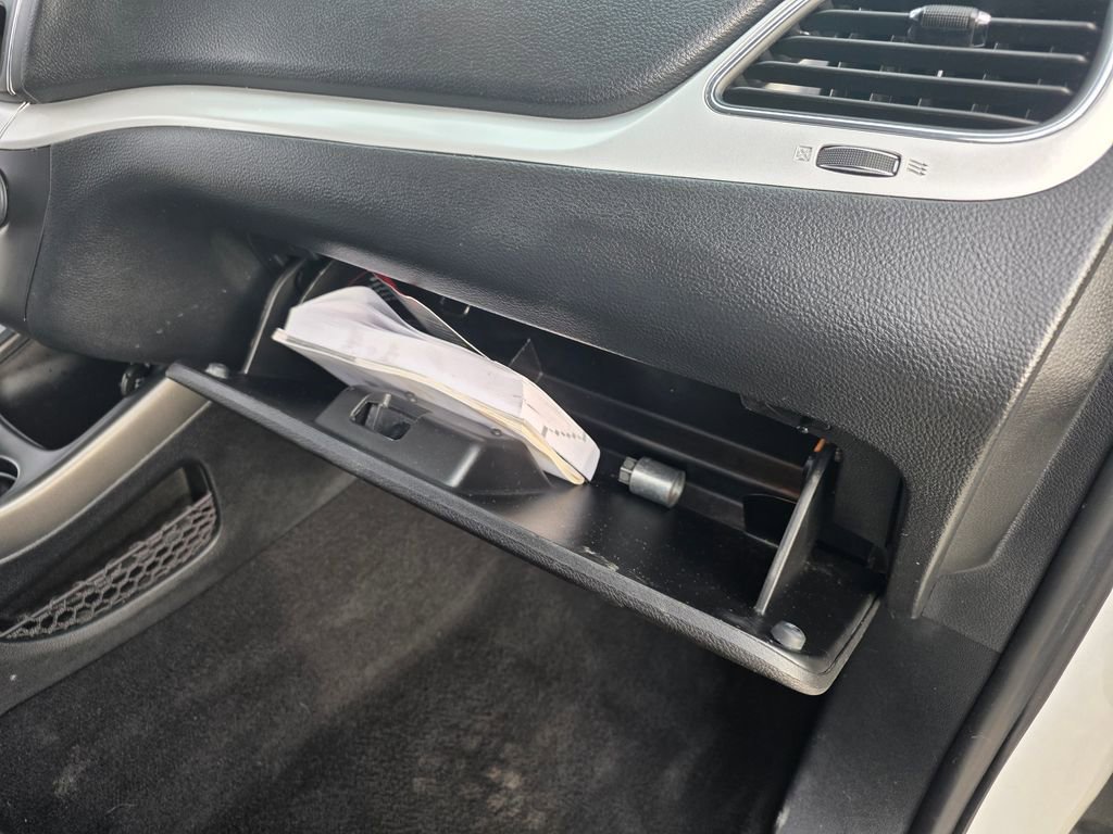 Used 2020 Dodge Journey SE w/ SE Popular Equipment Group image 33