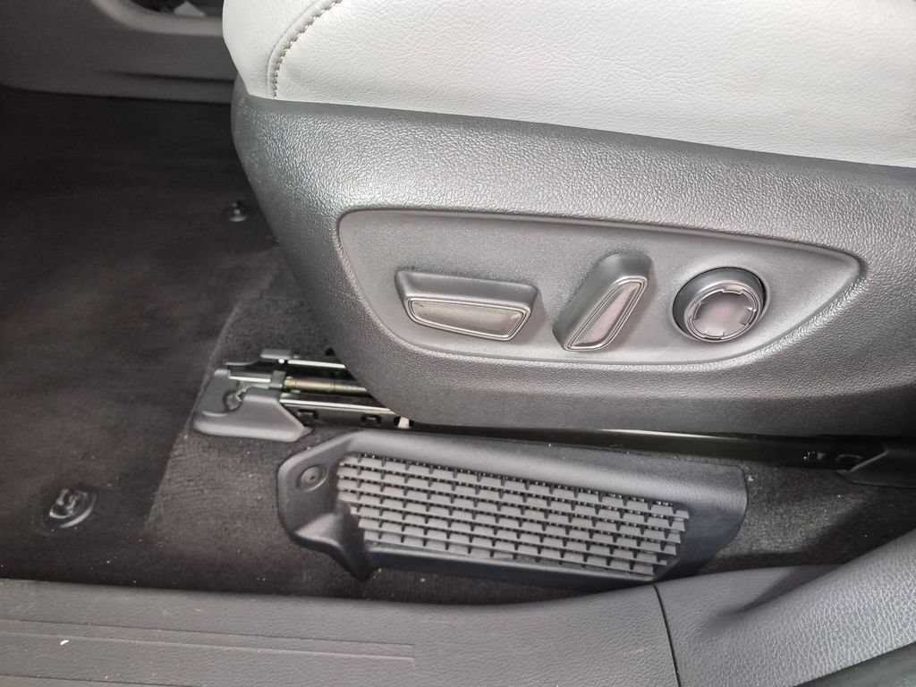 Used 2024 Toyota Sienna Limited FWD image 23