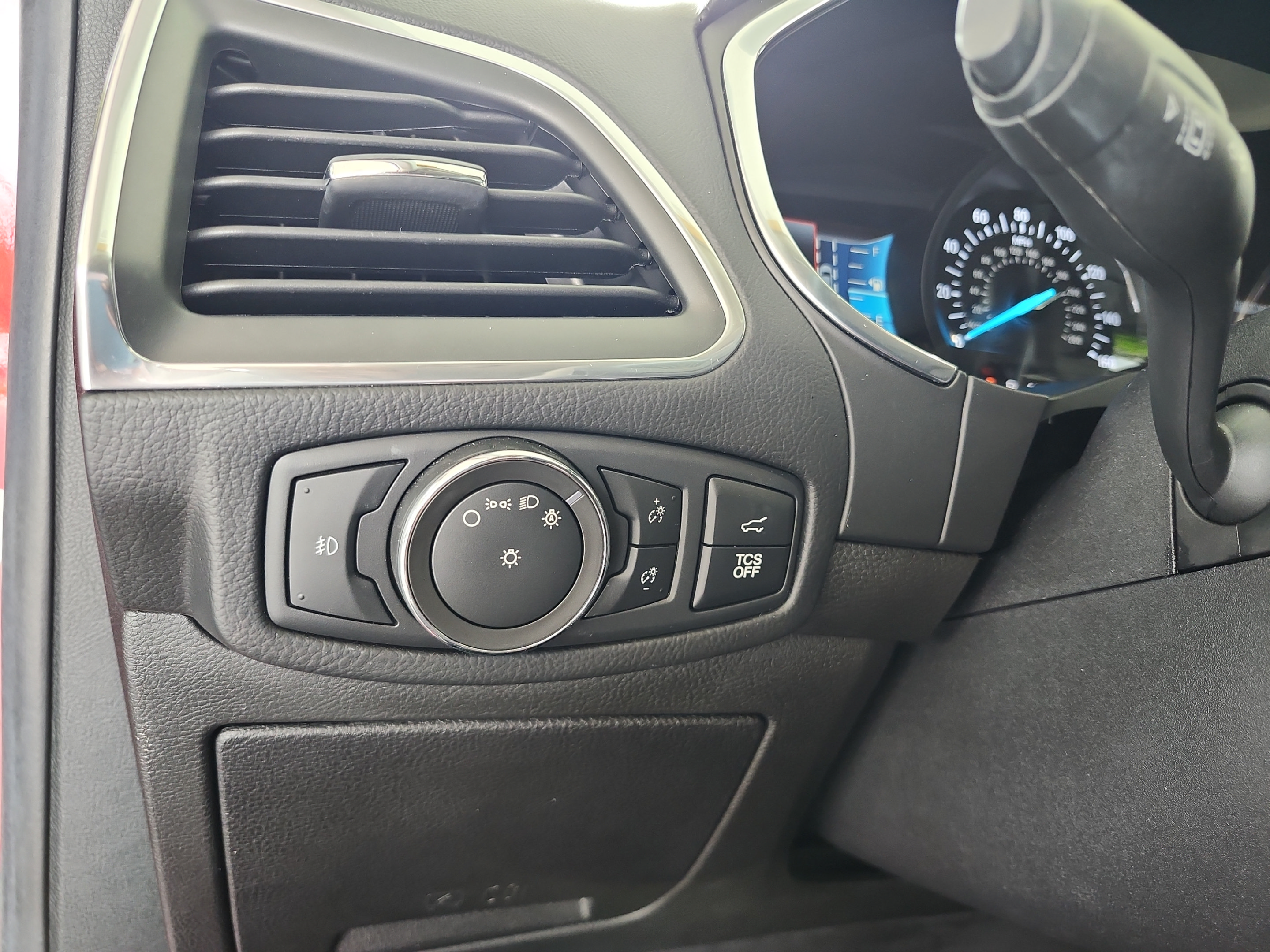 Used 2021 Ford Edge Titanium FWD image 13