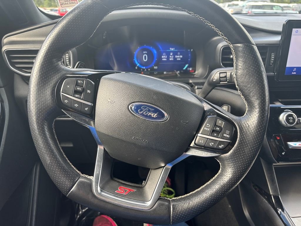 Used 2022 Ford Explorer ST w/ ST Street Pack image 17