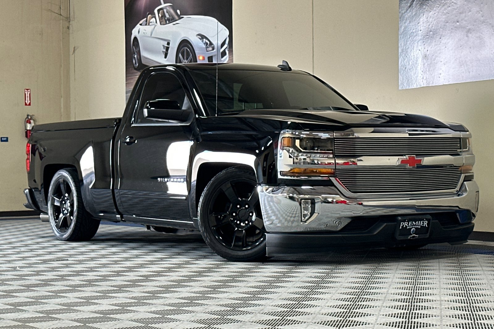 Used 2016 Chevrolet Silverado 1500 LT w/ LT Convenience Package image 2