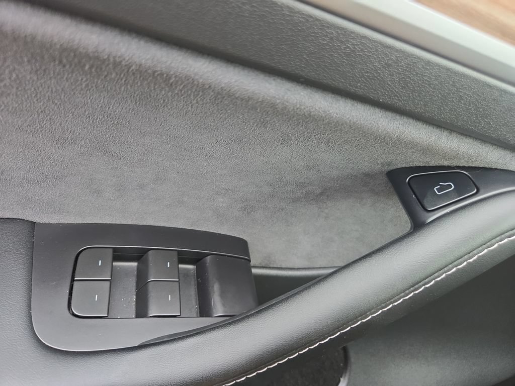 Used 2022 Tesla Model Y Performance AWD/4WD image 20