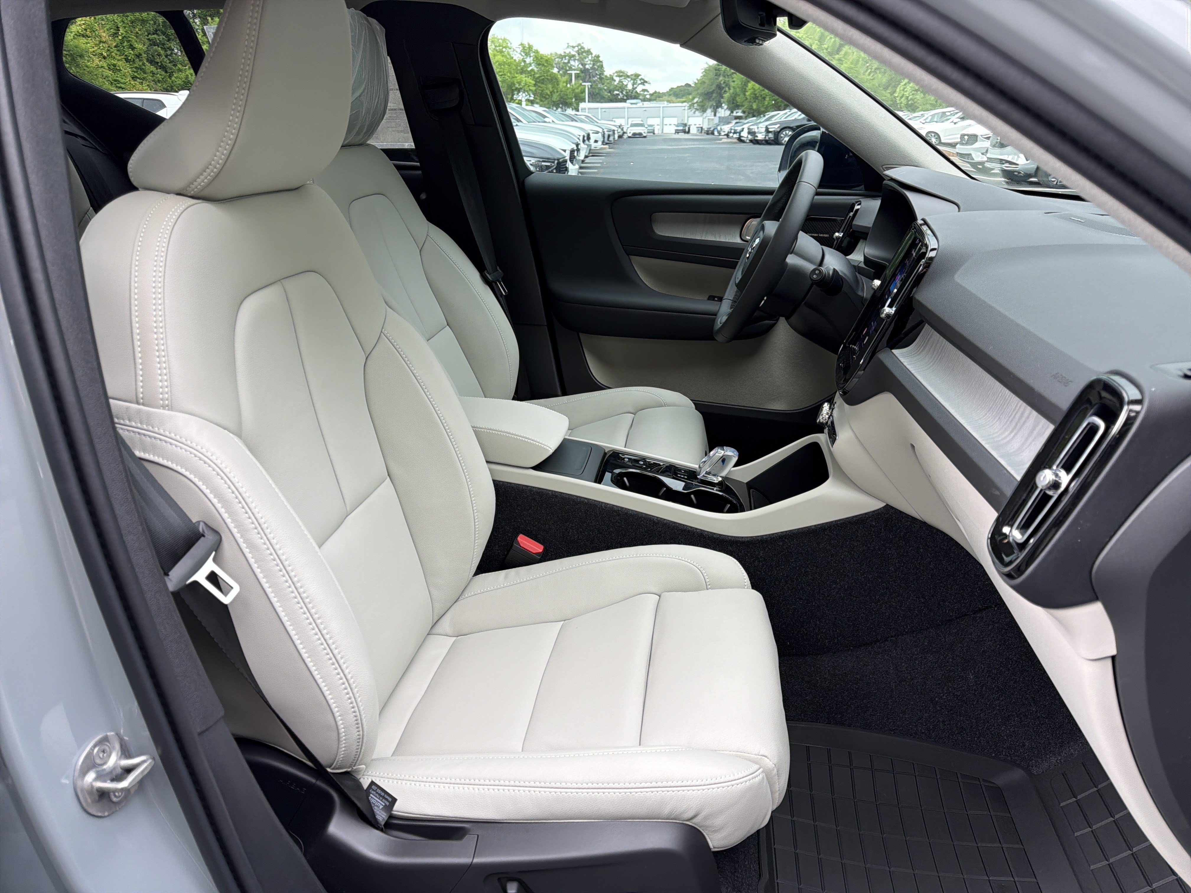 New 2026 Volvo XC40 B5 Ultra w/ Protection Package Premier AWD/4WD image 21